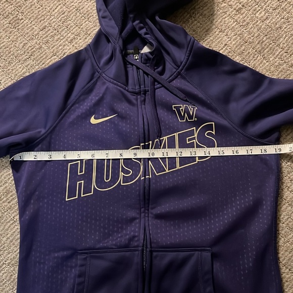UW Huskies Women’s Nike Hoodie - Picture 8 of 9